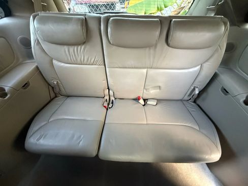 Used 2004 Toyota Sienna XLE Limited image 16