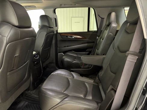 Used 2016 Cadillac Escalade Luxury image 27