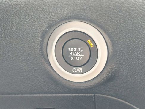 Used 2024 Chrysler Pacifica Limited w/ S Appearance Package FWD image 36
