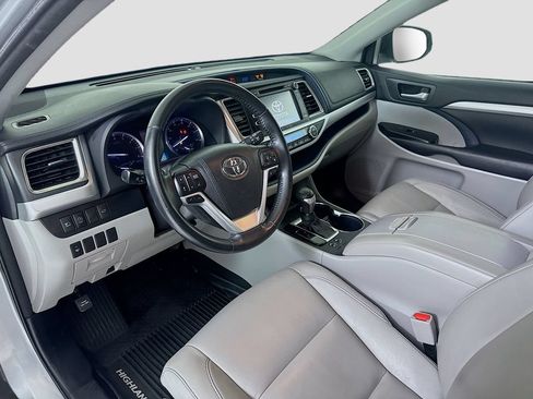 Used 2018 Toyota Highlander XLE AWD/4WD image 10
