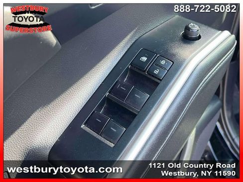 Used 2021 Toyota Highlander XLE image 21