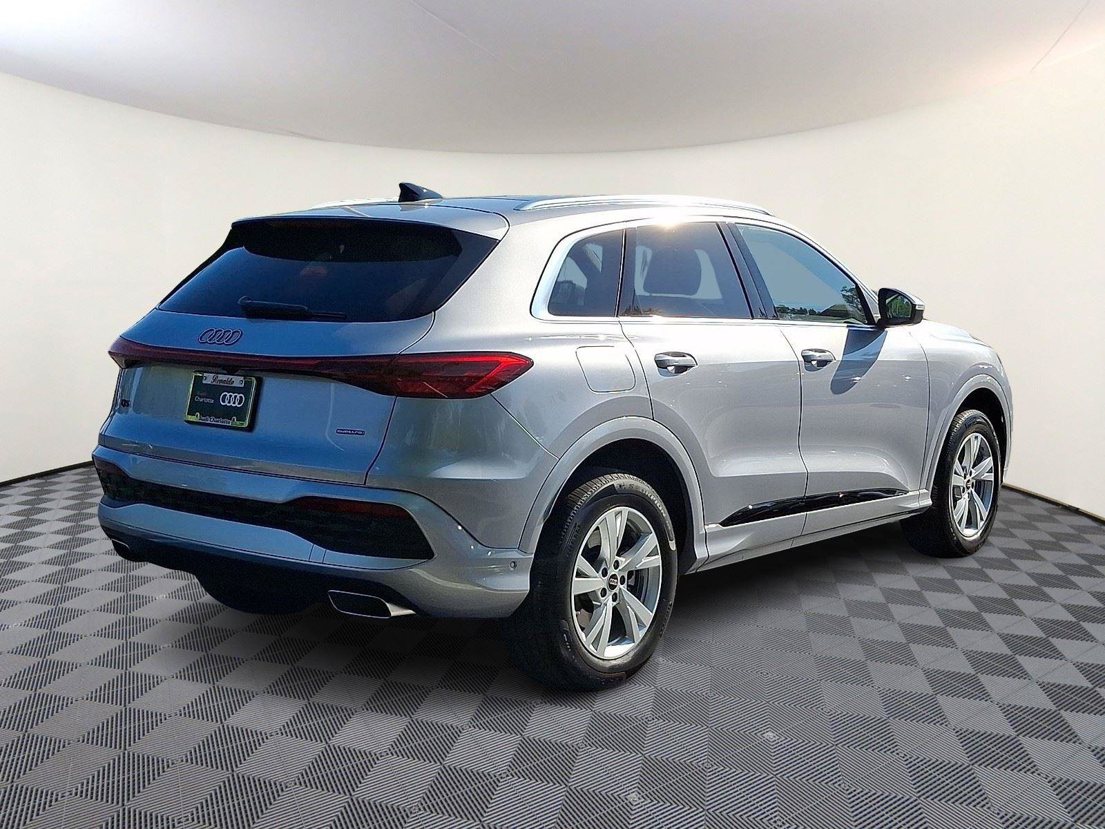 Used 2025 Audi Q5 Premium AWD/4WD image 6