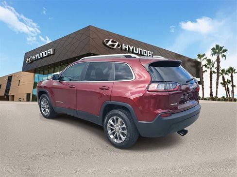 Used 2019 Jeep Cherokee Latitude Plus w/ Comfort/Convenience Group image 2