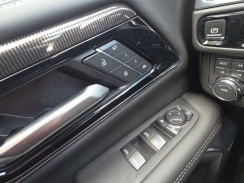 New 2026 GMC Yukon XL Elevation image 12