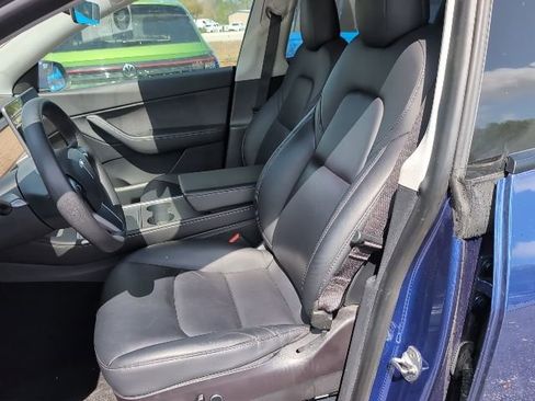 Used 2021 Tesla Model Y Long Range image 9