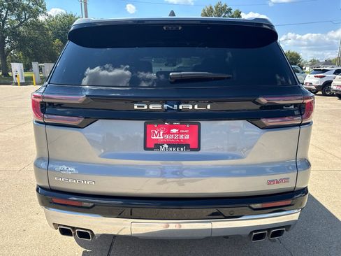 Used 2024 GMC Acadia Denali w/ Super Cruise Package FWD image 4