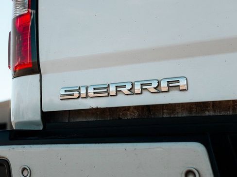 Used 2018 GMC Sierra 2500 Denali w/ Duramax Plus Package AWD/4WD image 16