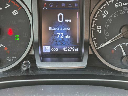 Used 2023 Toyota Tacoma TRD Off-Road w/ TRD Premium Off Road Package image 27