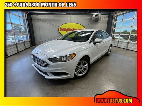 Used 2018 Ford Fusion SE FWD image 1