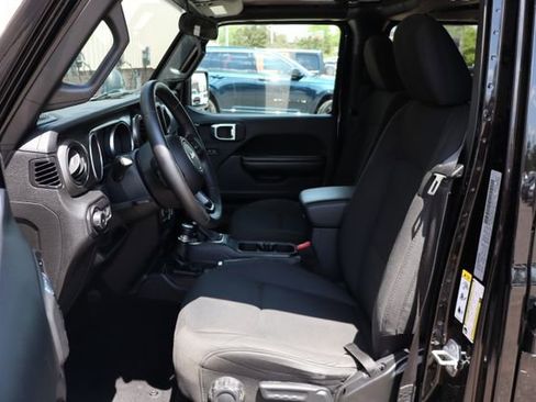 Used 2018 Jeep Wrangler Unlimited Sport S AWD/4WD image 11