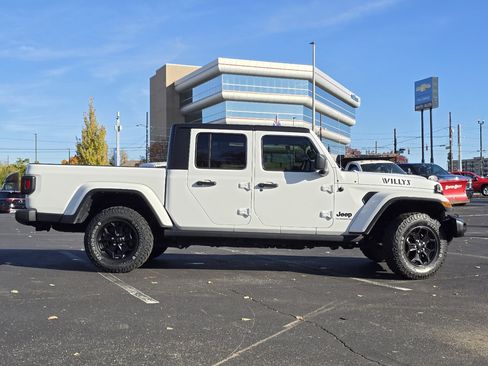 Used 2022 Jeep Gladiator Sport image 26