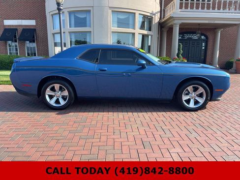 Used 2022 Dodge Challenger SXT w/ Driver Convenience Group image 7