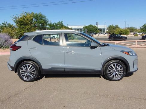 Used 2023 Nissan Kicks SV FWD image 3