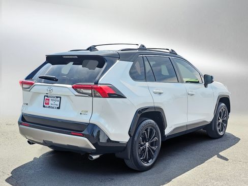 Used 2025 Toyota RAV4 XSE w/ Advanced Technology Package AWD/4WD image 36
