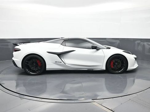 Used 2025 Chevrolet Corvette Z06 RWD image 18
