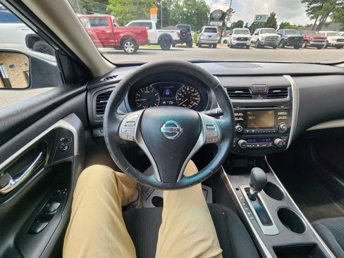 Used 2015 Nissan Altima 2.5 SV w/ Convenience Package FWD image 16