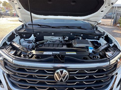 Used 2025 Volkswagen Atlas Cross Sport SE image 29