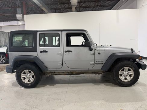 Used 2018 Jeep Wrangler Unlimited Sport w/ Max Tow Package image 5