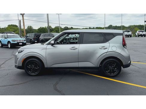 Used 2025 Kia Soul LX w/ LX Technology Package FWD image 5