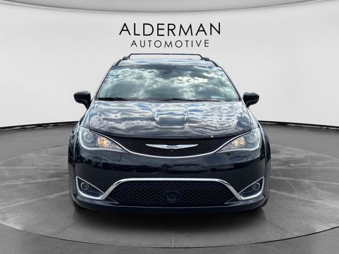 Used 2018 Chrysler Pacifica Touring-L Plus w/ Advanced Safetytec Group FWD image 8