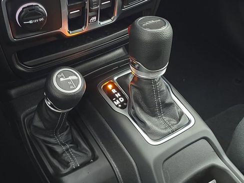 New 2025 Jeep Gladiator Sport image 11