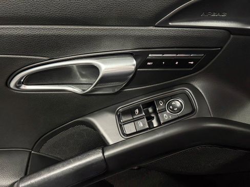 Used 2015 Porsche Boxster image 25