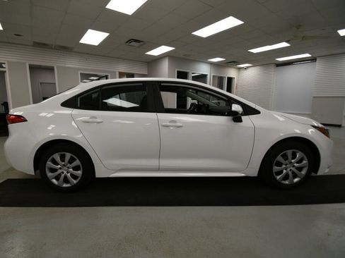 Used 2022 Toyota Corolla LE FWD image 8