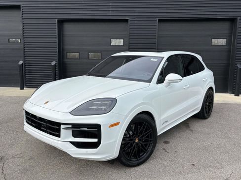 New 2026 Porsche Cayenne GTS AWD/4WD image 1