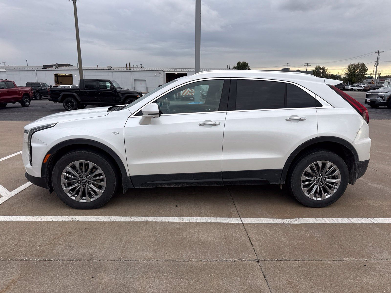 Used 2024 Cadillac XT4 Premium Luxury w/ Active Safety Package AWD/4WD image 5