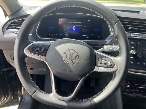 Certified 2022 Volkswagen Tiguan SE FWD image 15