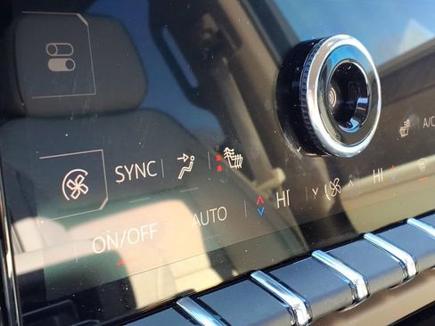 Used 2025 GMC Yukon Denali image 26