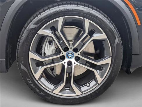 Used 2025 BMW X5 xDrive50e w/ Parking Assistance Package image 9