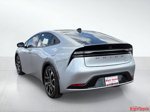 New 2026 Toyota Prius Plug-In Hybrid FWD image 4