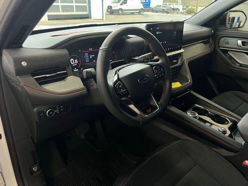 Used 2025 Ford Explorer ST image 11