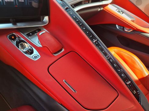 Used 2025 Chevrolet Corvette Z06 RWD image 11