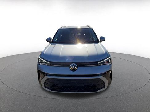 Used 2025 Volkswagen Taos SE image 4