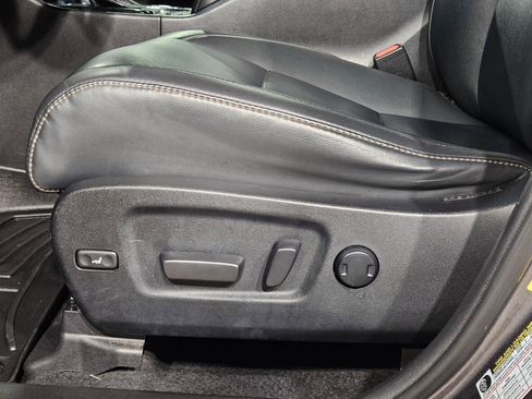 Used 2019 Toyota Highlander XLE FWD image 23