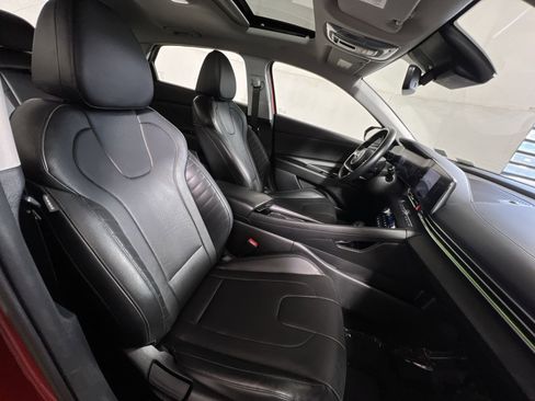 Used 2022 Hyundai Elantra Limited image 25