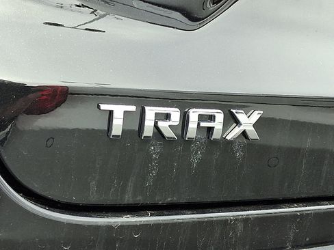 Certified 2025 Chevrolet Trax LT image 9