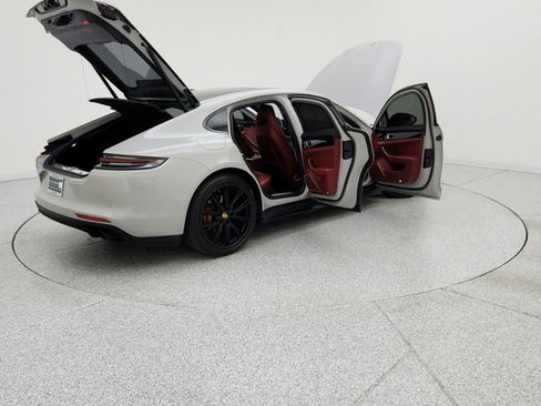 Used 2018 Porsche Panamera 4S image 11