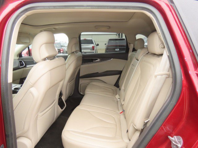 Used 2016 Lincoln MKX Reserve w/ Driver Assistance Package FWD image 18