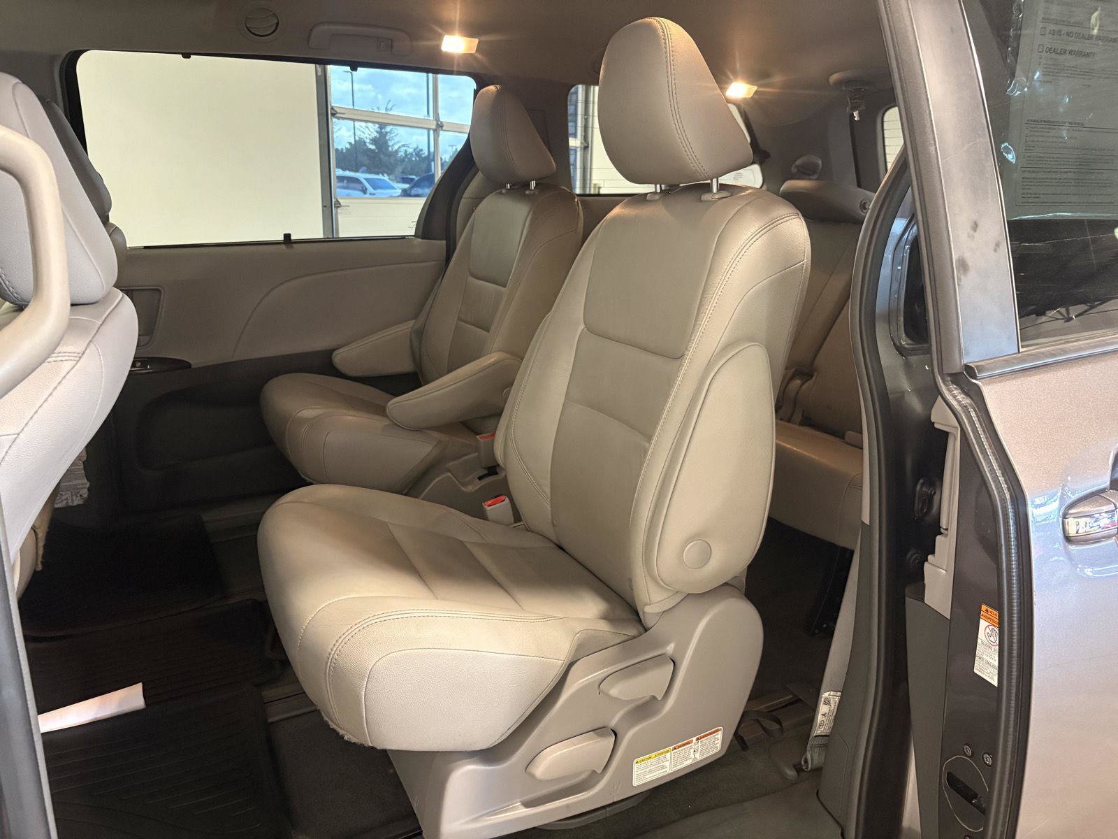 Used 2018 Toyota Sienna XLE Premium w/ Carpet Mat Package AWD/4WD image 30