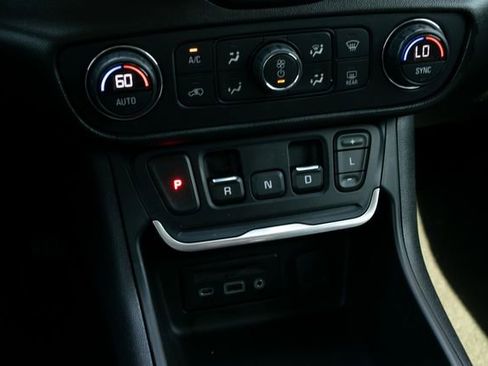 Used 2019 GMC Terrain SLT w/ Preferred Package image 30