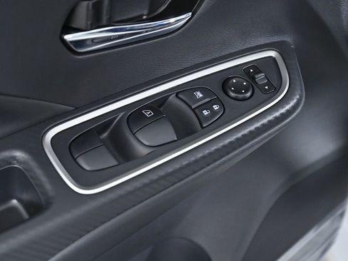 New 2025 Nissan Versa SR w/ Trunk Package image 17