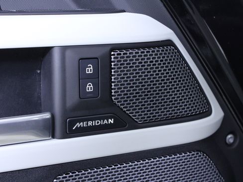 Used 2024 Land Rover Defender 110 S image 19
