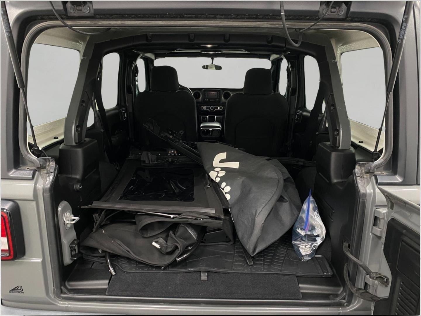 Used 2018 Jeep Wrangler Unlimited Sport AWD/4WD image 7