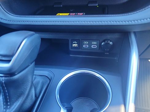 Used 2025 Toyota Highlander XLE image 21