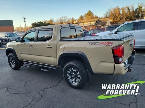 Used 2017 Toyota Tacoma TRD Off-Road image 5