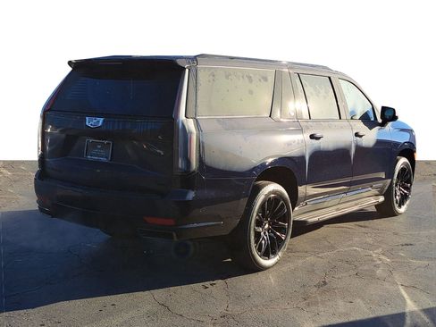 Used 2024 Cadillac Escalade ESV Sport w/ LPO, ONYX Package image 8