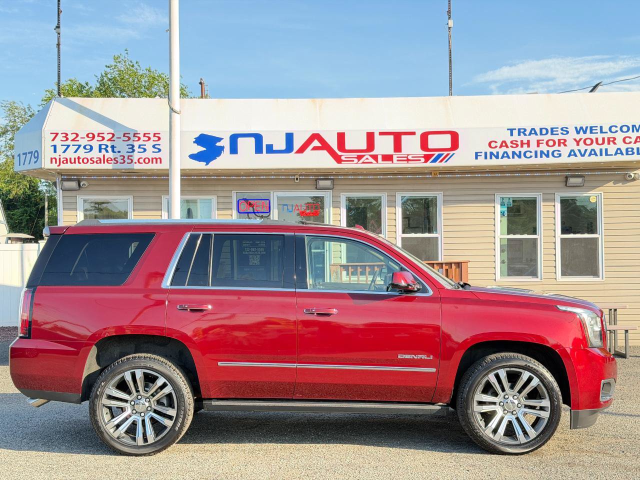 Used 2017 GMC Yukon Denali w/ Open Road Package AWD/4WD image 4